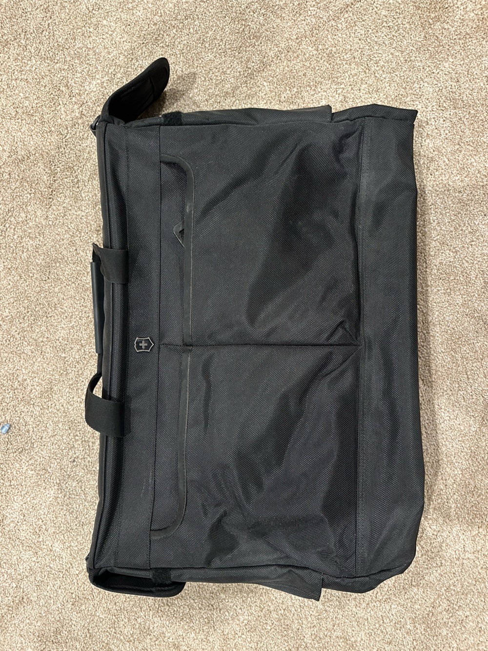 Victorinox Swiss Army Wheeled Garment Bag – Black/Orange